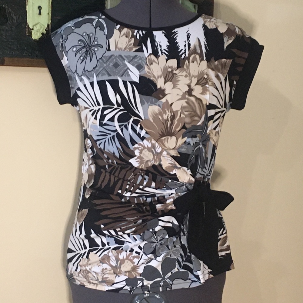 2/$12 Brody Myles Floral Shirt with Side Tie Sz M
